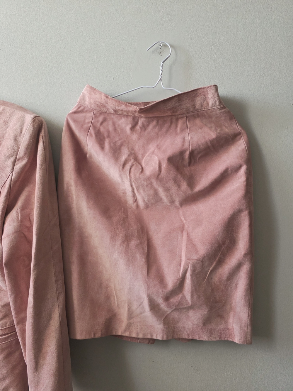Danier Geniun Leather Vintage Blazer & Skirt Set - Dusty Pink Suede - Picture 4 of 12